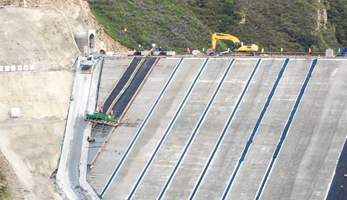 互助县柏木峡水库工程首仓面板浇筑-岑博文.jpg