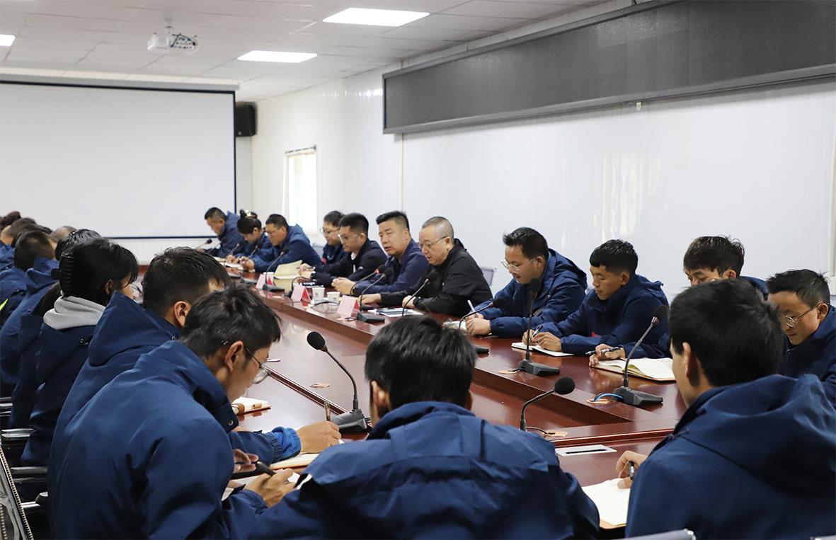 召开座谈会 李秀萍摄.jpg