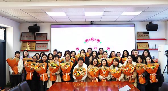 二公司三八妇女节合影.jpg